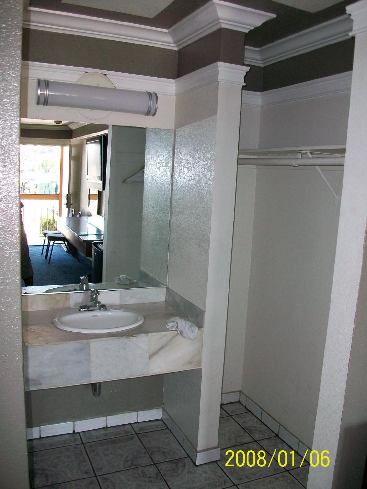 Rodeway Inn Commerce - Los Angeles Bilik gambar